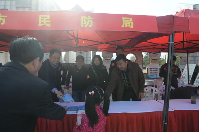 2015��4������������ֲμӡ���ְ��Աͳһ�����ա��